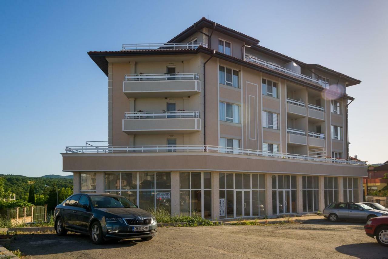 Hiora Apartments Vasiliko ツァレヴォ エクステリア 写真